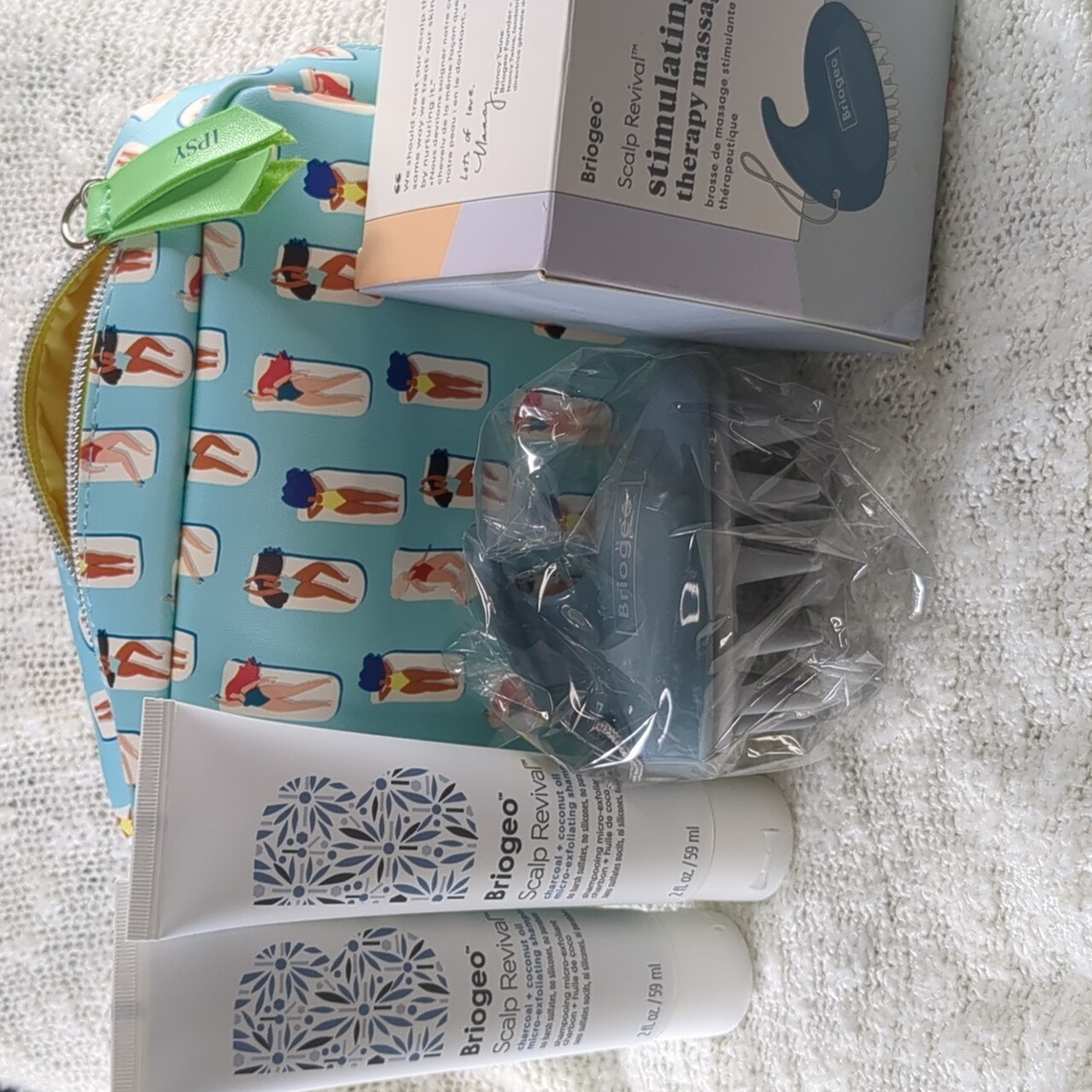 Briogeo Scalp Revival Bundle, 2x 59ml/2.0fl oz & Massager Tool - Picture 4 of 12